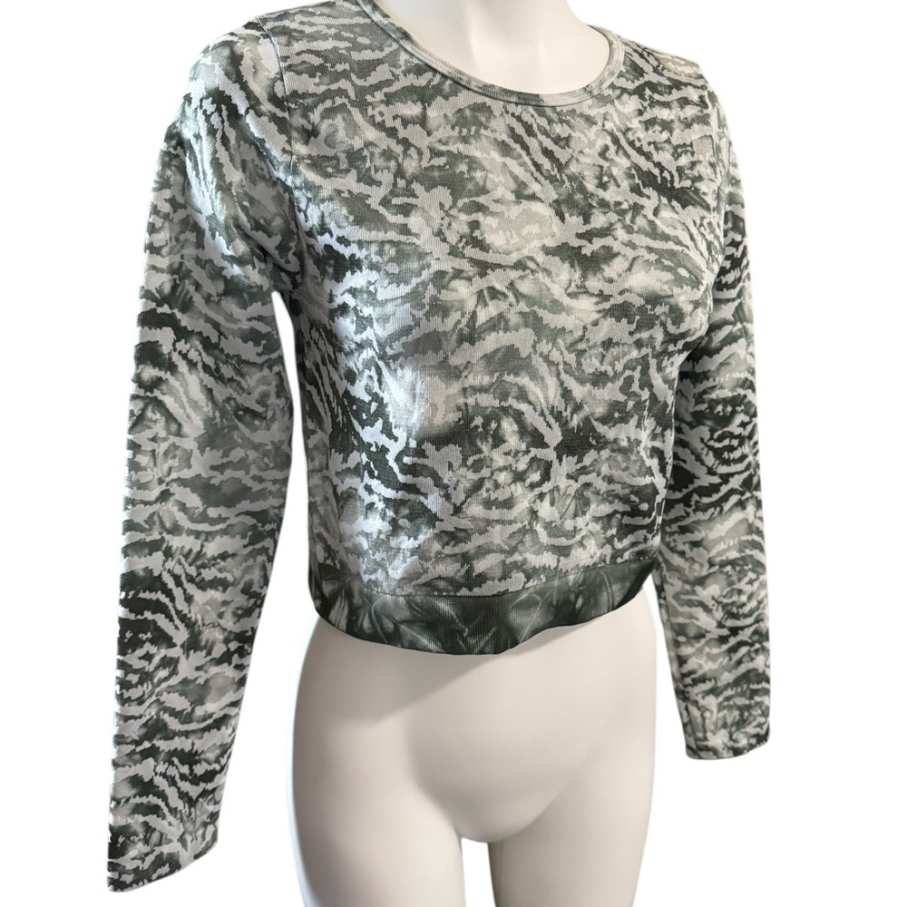 NWTS Fabletics Mari Seamless Long Sleeve Crop Top Sz M Tiger Tie Dye Green White - Picture 5 of 8